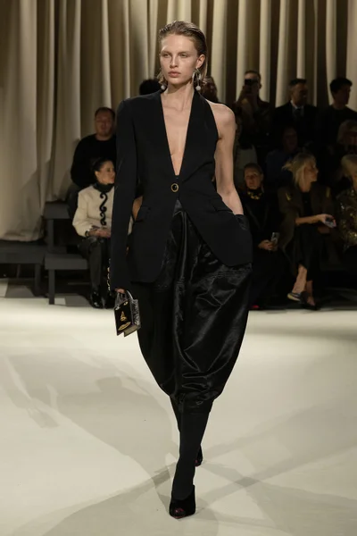 Look 25